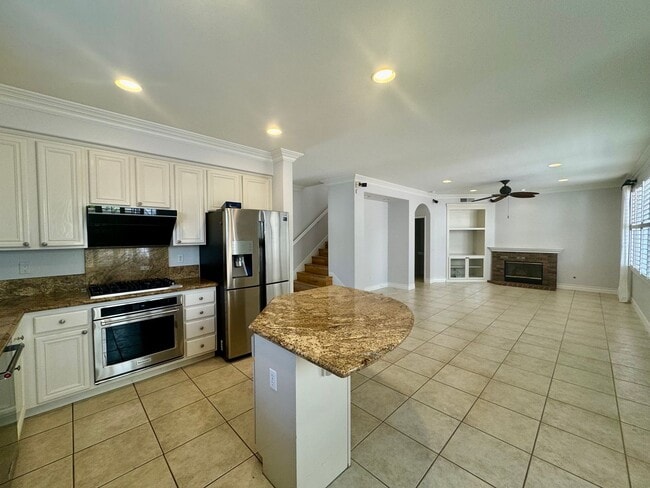 Building Photo - 4 bedroom beautiful Irvine home in gated N...
