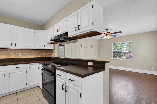 Building Photo - 618 Glenoak St N