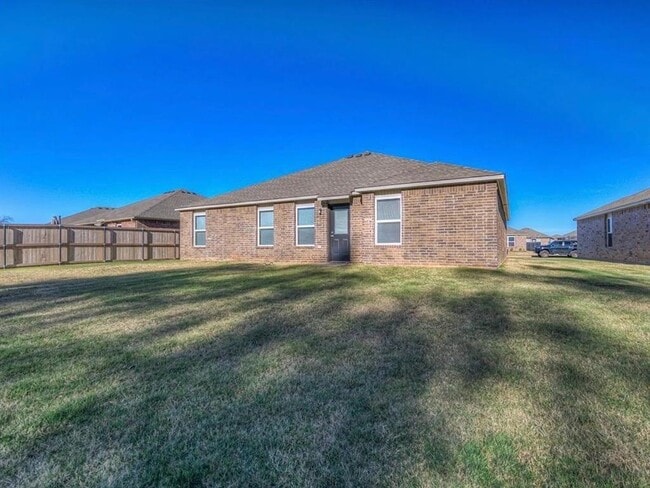 Building Photo - 10712 SW 23rd Pl