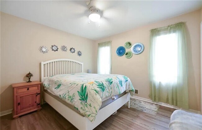 Building Photo - 3280 Devilla Trce
