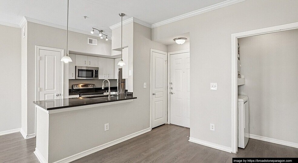 Building Photo - 2403 N Washington Ave