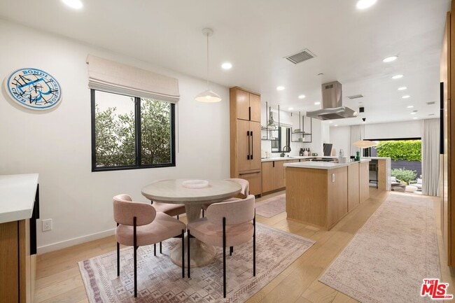 Building Photo - 9004 Dicks St