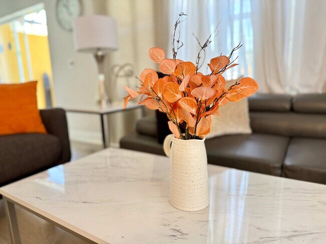 Building Photo - 4735 Vero Beach Pl