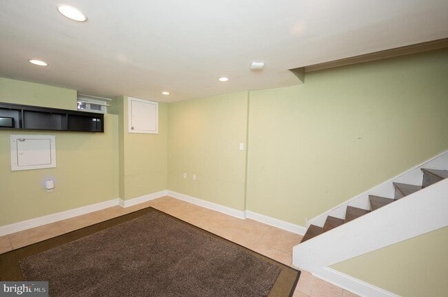 Building Photo - 703 Annin St