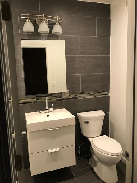 Building Photo - 1711 Latrobe St