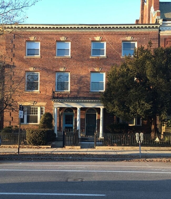Building Photo - 1712 Beacon St