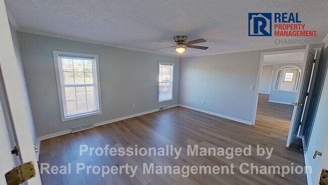 Building Photo - Spacious 3 BD/2.5 BA Home w/New Flooring and Fresh Paint