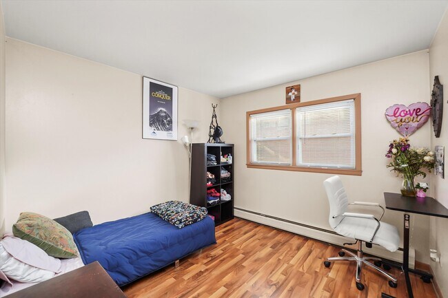 Building Photo - 69 E Quincy-2