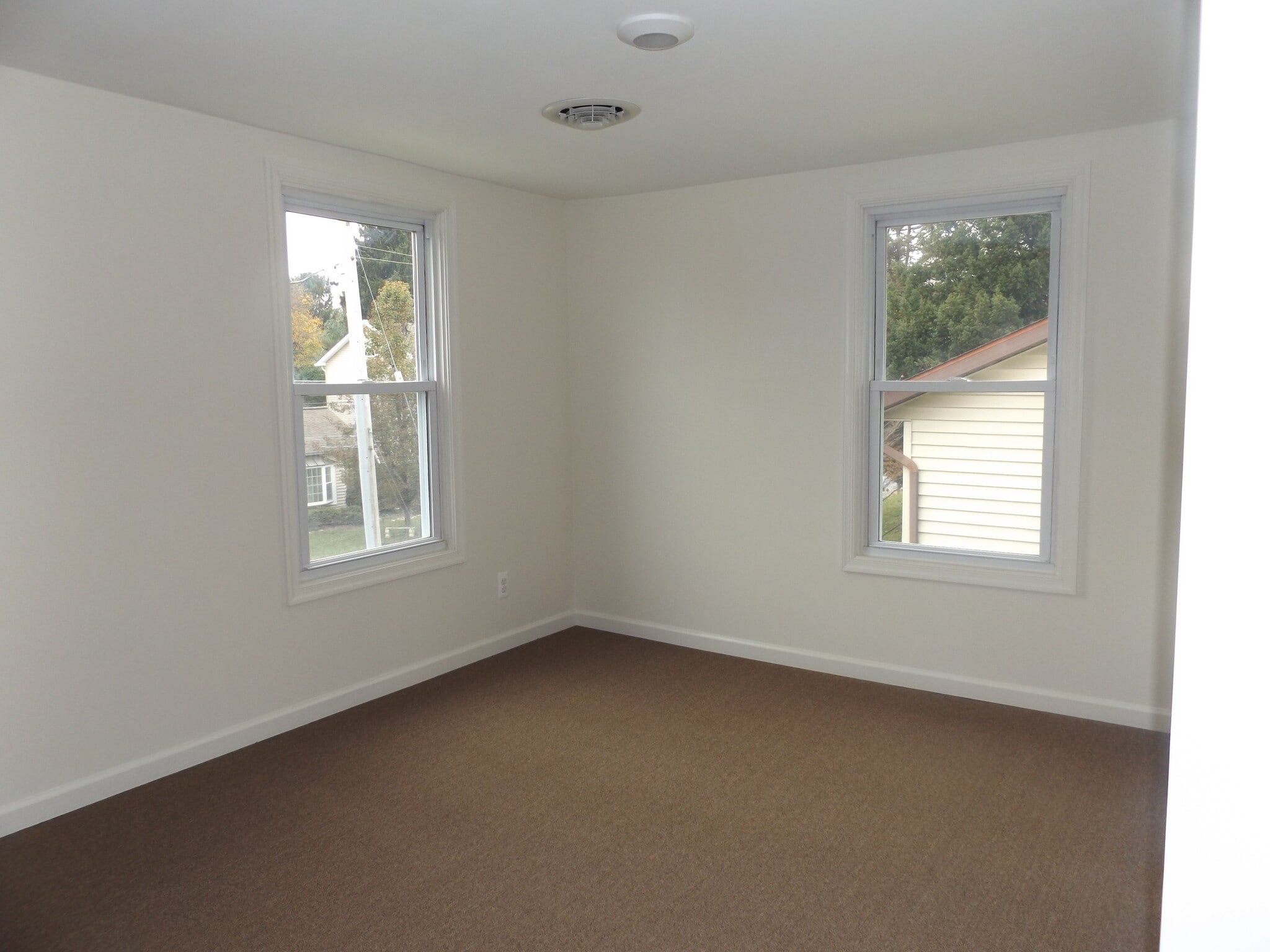 Living room - 766 Central Ave