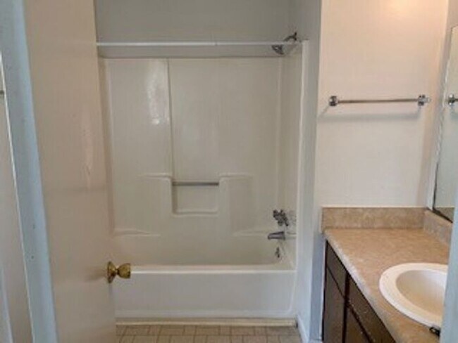 Building Photo - Spacious Condominium in Warner Robins