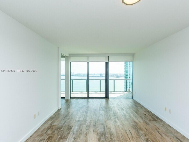 Building Photo - 650 NE 32nd St