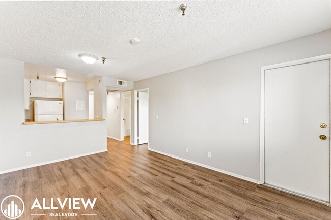 Building Photo - Coastal 1 Bed, 1 Bath Condo Available NOW ...
