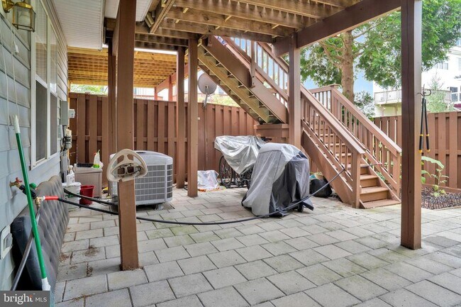 Building Photo - 22438 Maison Carree Square