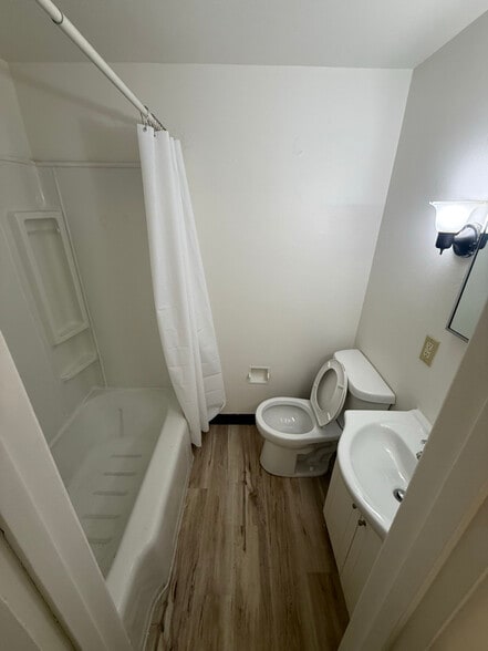 Building Photo - 1923 12th Ave N