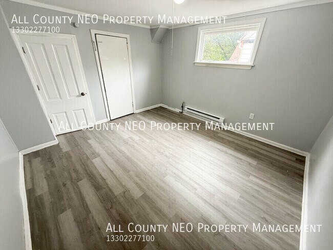 Building Photo - 2056 W 95th St