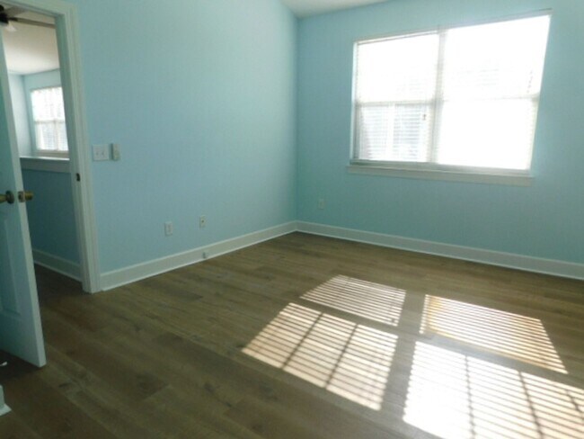 Building Photo - 2 Bedroom Located in Summerfield Community