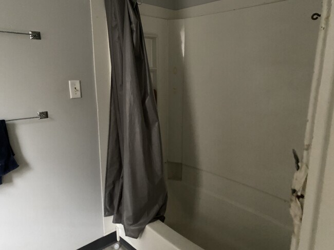 Building Photo - 87 E 15th St