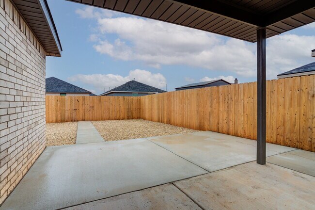 Building Photo - 4 Bedroom 2 Bathroom Home in South Lubbock!