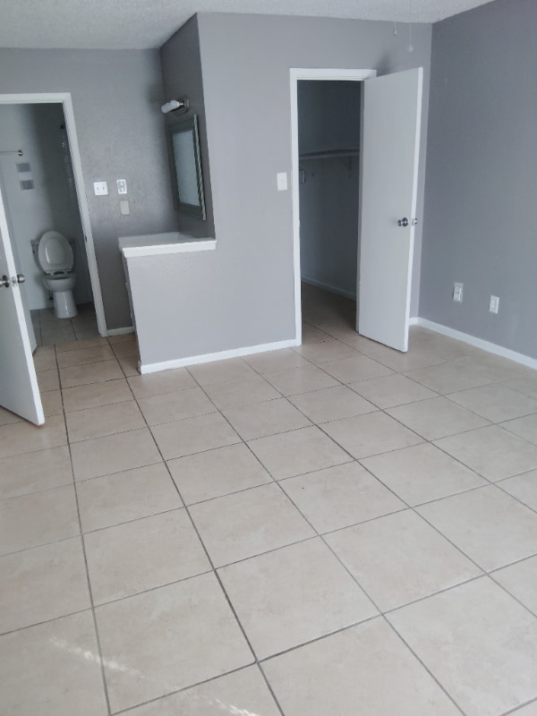 Building Photo - 10110 Forum Park Dr