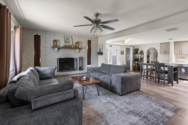 Building Photo - 3846 N 14th Ave