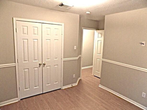 Building Photo - 10467 Twin Circles Dr