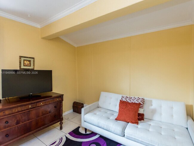 Building Photo - 5524 Garfield St