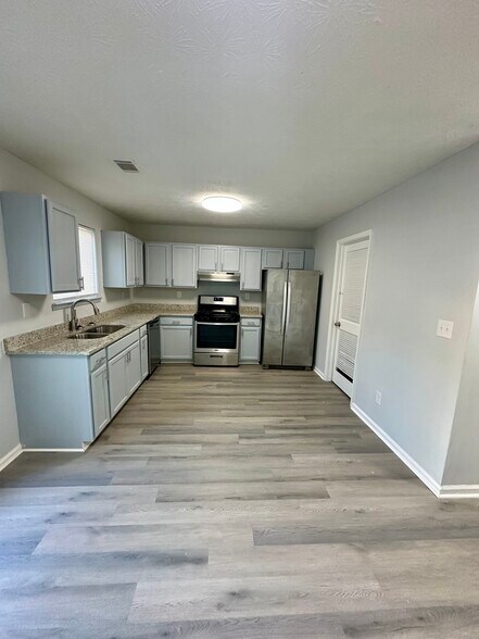 Building Photo - 1749 Hunting Creek Dr SE