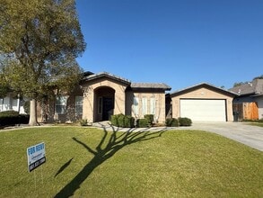 Building Photo - Spacious 4-Bedroom, 2-Bathroom Home in Southwest Bakersfield