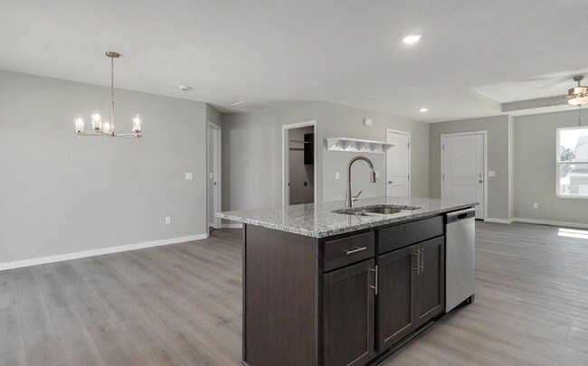 Building Photo - Like New 3 Bedroom Home - Hills of Olde Savannah