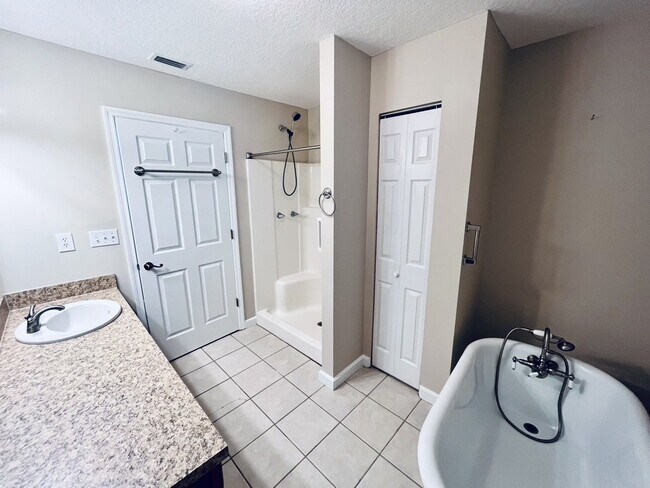 Building Photo - 273 Hollywood Forest Dr