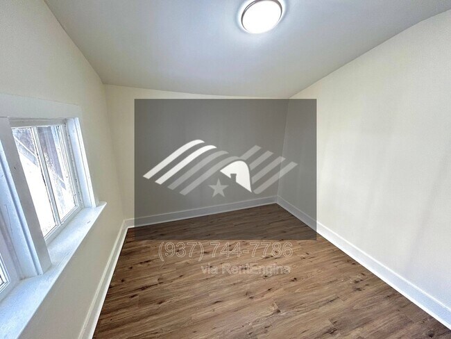 Building Photo - 807 W Ash St