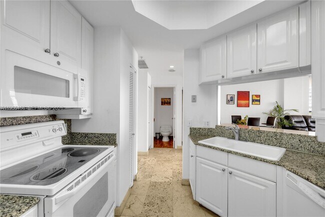 Building Photo - 888 Brickell Key Dr