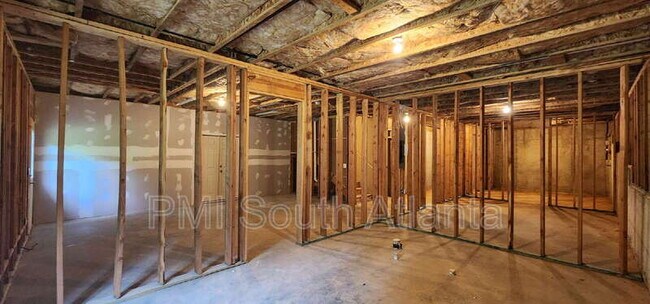 Building Photo - 525 Twelve Oaks Dr