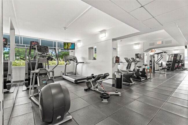 Building Photo - 888 Brickell Key Dr