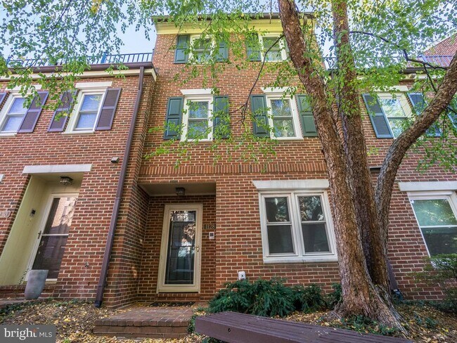 Building Photo - 1128 N Taylor St