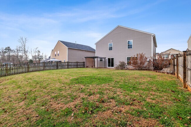 Building Photo - Newer Home in Reedy Fork, So Many Upgrades, SS Appliance, Loft, Garage, Fenced!