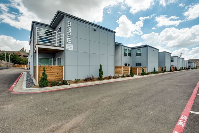 Building Photo - $1599 - Washer and Dryer Included