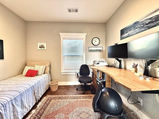 Building Photo - 760 Beachwood Ct