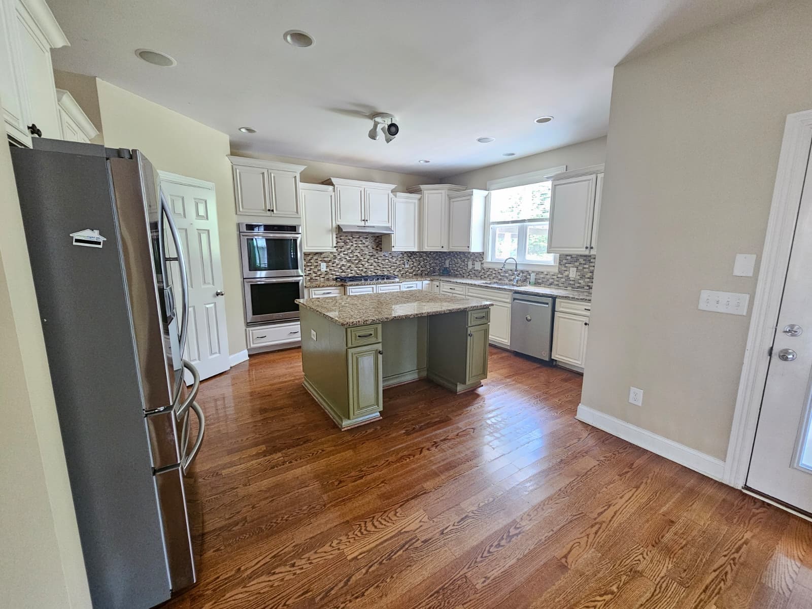 Building Photo - 1530 Bledsoe Ln