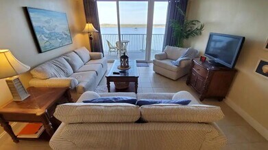 Building Photo - 13427 Blue Heron Beach Dr