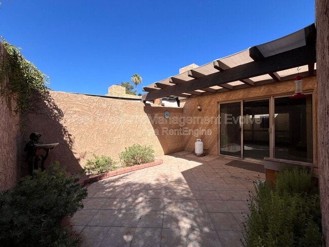 Building Photo - 7513 N Vía Camello Del Sur
