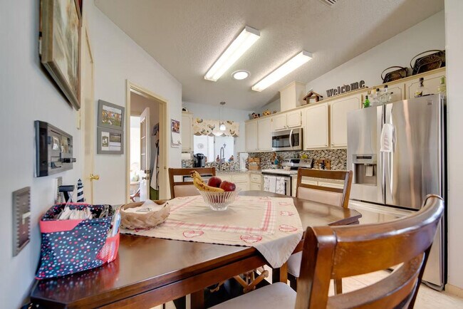 Building Photo - 1621 Magnolia Ave