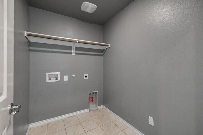 Building Photo - 410 Gunsmoke Trail