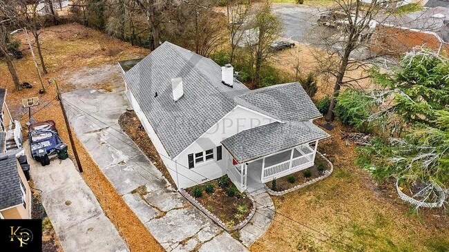 Building Photo - 605 Apple St