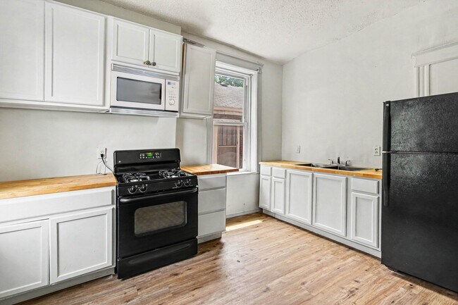 Building Photo - 3630 Hydraulic Ave