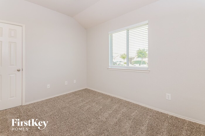 Building Photo - 2064 Fairview Dr