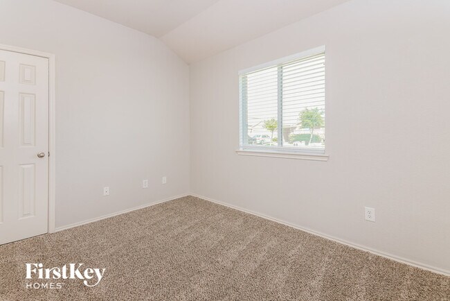 Building Photo - 2064 Fairview Dr