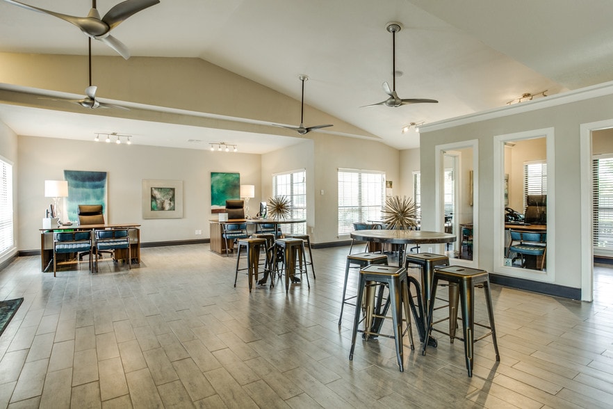 Building Photo - Forty200