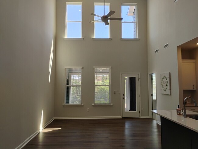 Building Photo - Ovation @ Sweetbrier