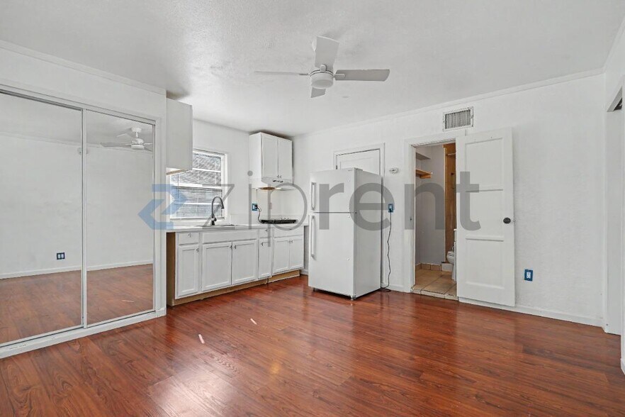 Building Photo - Unit Single bedroom